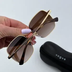 Vogue | Accessories | Vogue Women Brand New Sunglasses Gold  display picture 1